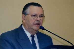 Morre, aos 88 anos, o radialista Aderley Negrucci