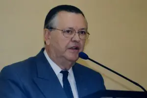 Morre, aos 88 anos, o radialista Aderley Negrucci