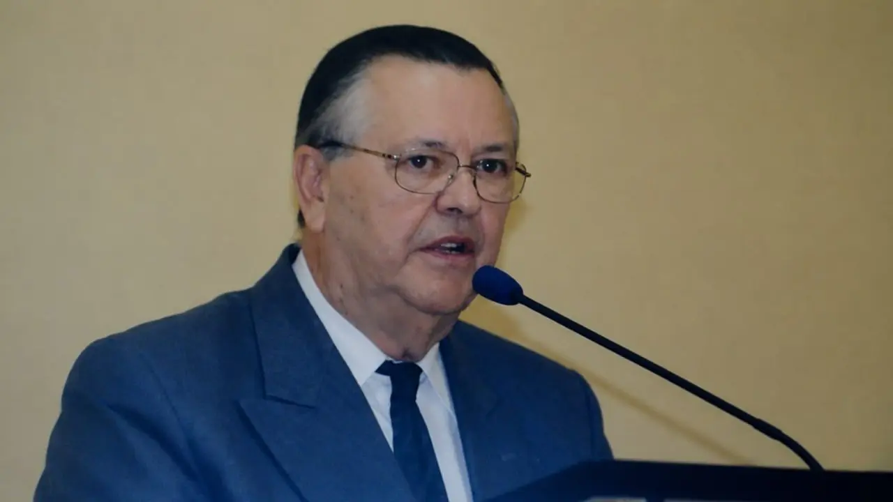 Morre, aos 88 anos, o radialista Aderley Negrucci