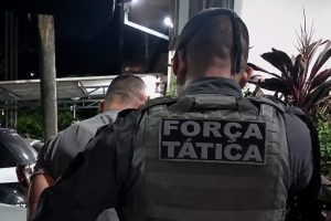 Moto com placa falsa leva à prisão de homem procurado por homicídio