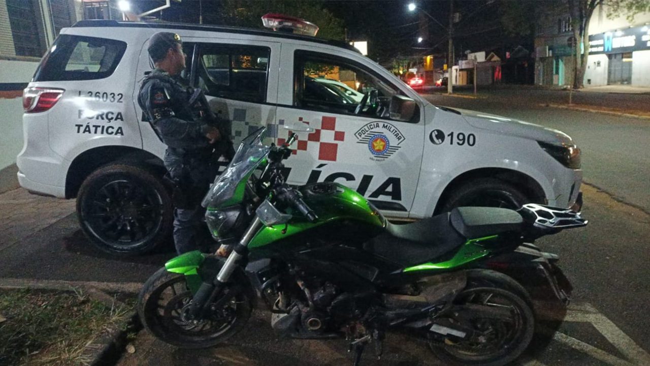 Moto furtada é encontrada em mata após abordagem a adolescente no Odécio Degan