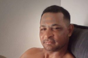 Motociclista morre após bater em poste no Anel Viário