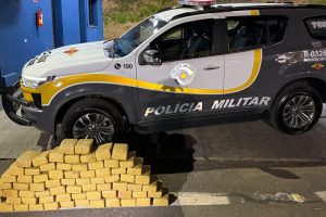 Motorista abandona carro com 73 quilos de maconha e foge pela Washington Luís