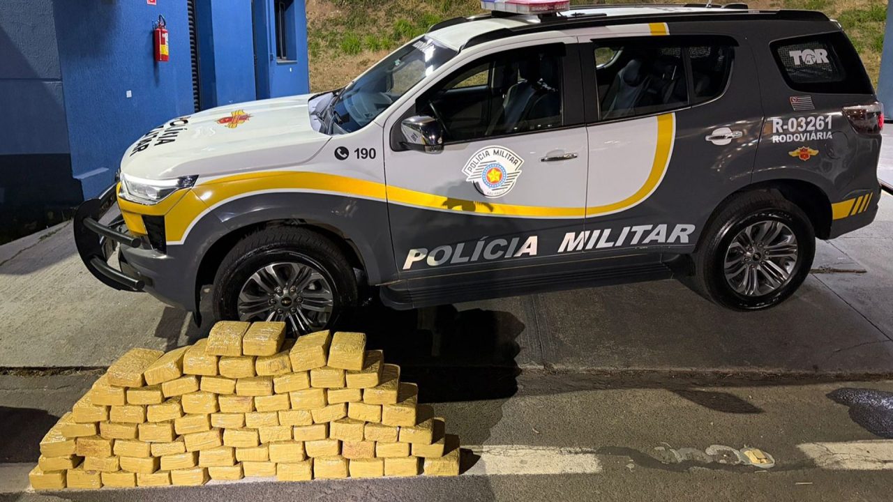 Motorista abandona carro com 73 quilos de maconha e foge pela Washington Luís