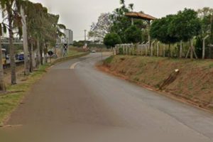 Motorista atropela dupla em moto após suspeita de tentativa de assalto em Limeira
