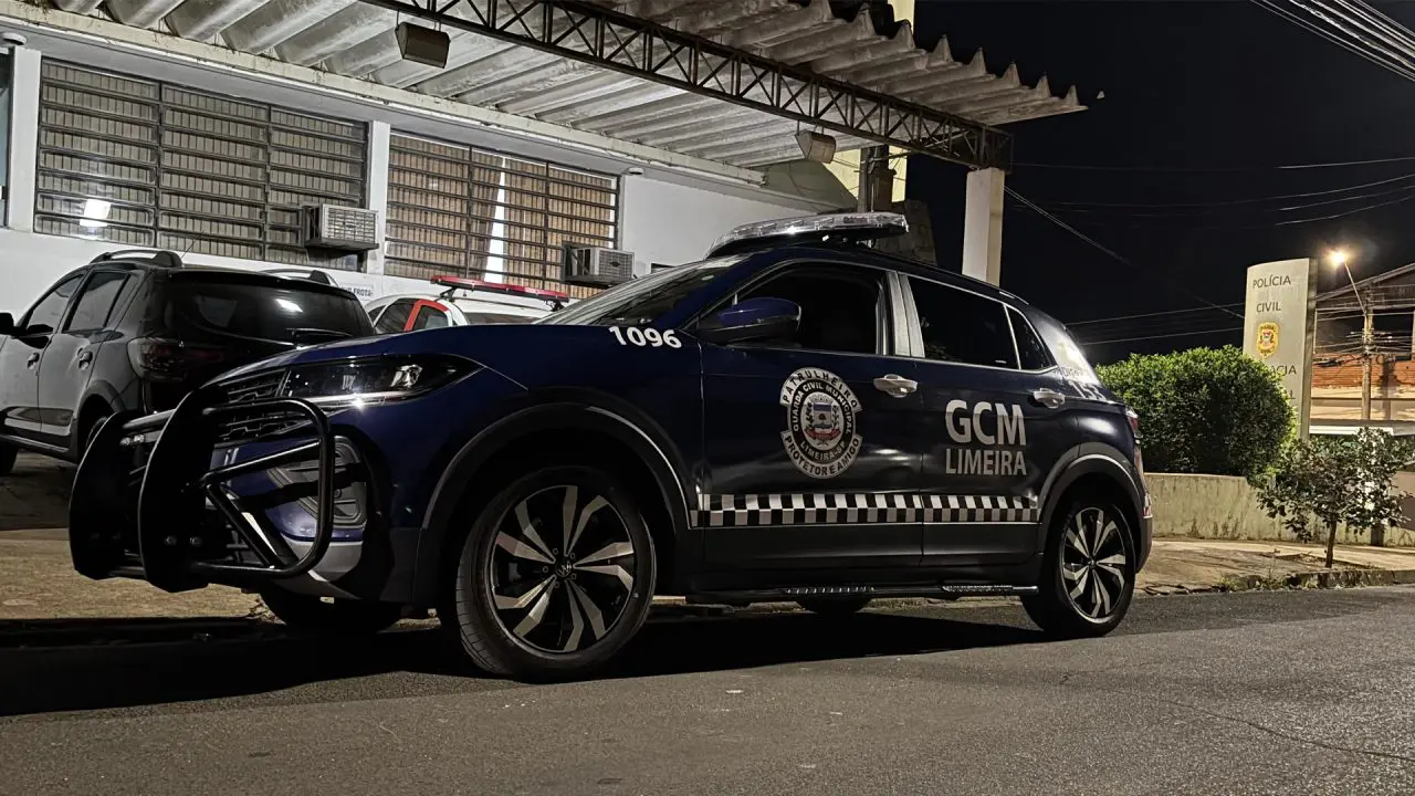 Motorista é preso com placas adulteradas e réplica de pistola em Limeira