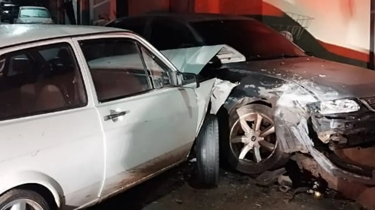 Motorista foge da PM e bate carro após perseguição em Limeira