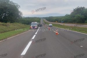 Motorista morre ao bater em carreta na Limeira-Piracicaba