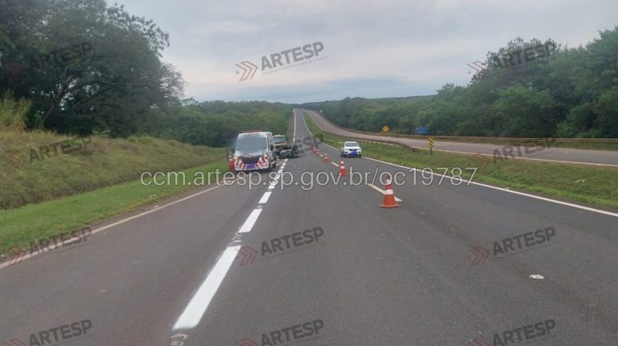 Motorista morre ao bater em carreta na Limeira-Piracicaba