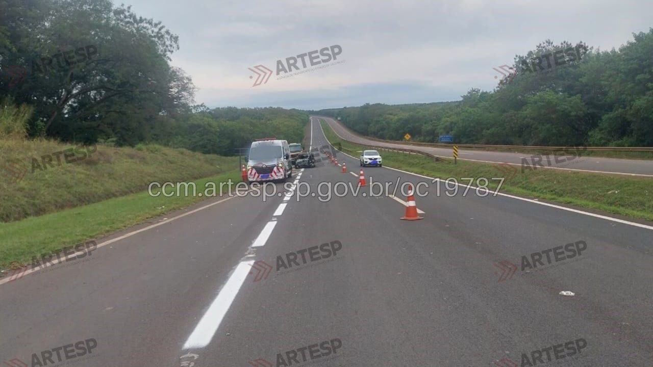 Motorista morre ao bater em carreta na Limeira-Piracicaba