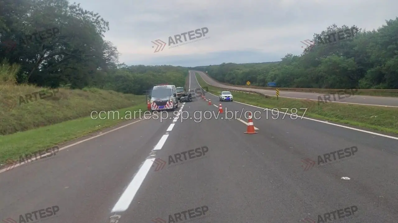 Motorista morre ao bater em carreta na Limeira-Piracicaba