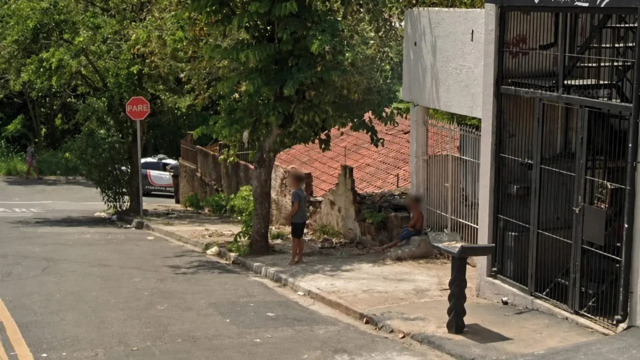 Mulher é presa após filhos estarem sozinhos