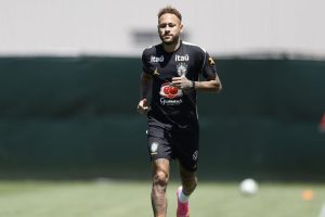 Neymar vai a campo pela primeira vez em treino da seleção brasileira
