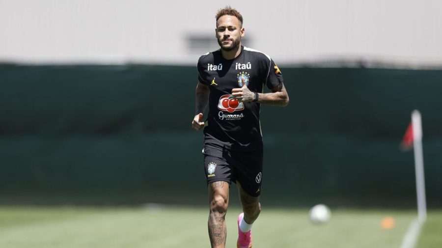 Neymar vai a campo pela primeira vez em treino da seleção brasileira