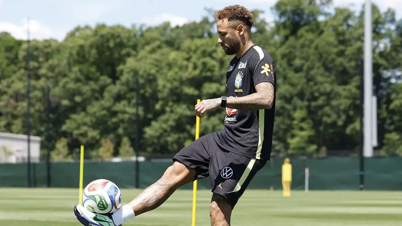 Neymar volta a treinar com a seleção a 2 dias do jogo contra o Haiti