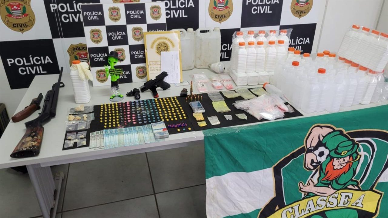 Operação da DISE apreende drogas sintéticas, arma e motocicletas em Limeira