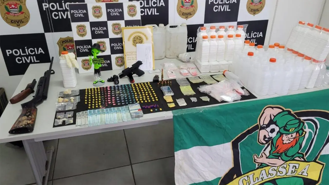 Operação da DISE apreende drogas sintéticas, arma e motocicletas em Limeira