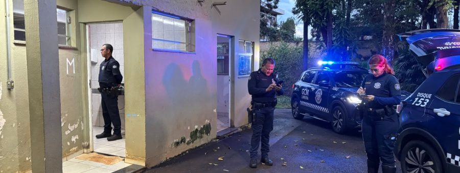 Outro banheirão idosos de 70 e 79 anos são flagrados fazendo sexo no Bosque Maria Thereza