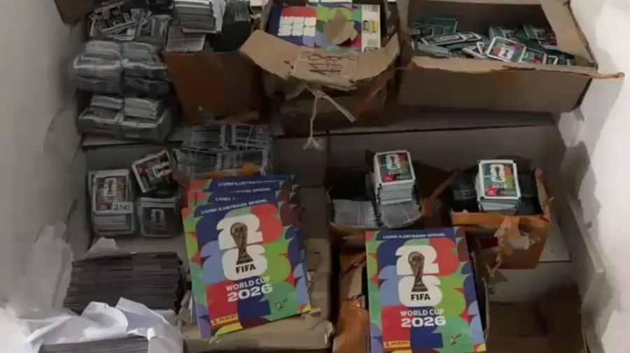Polícia de SP apreende mais de 50 mil figurinhas e álbuns falsificados da Copa do Mundo