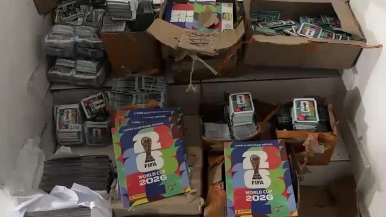 Polícia de SP apreende mais de 50 mil figurinhas e álbuns falsificados da Copa do Mundo
