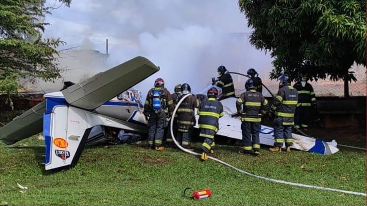 Queda de avião deixa dois mortos em Marília