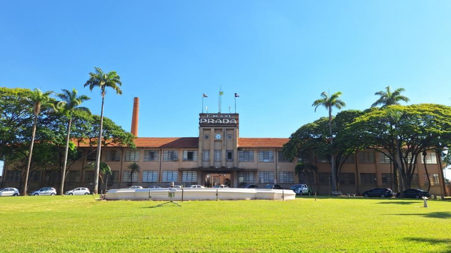Programa busca proporcionar experiência prática e qualificação profissional aos estudantes