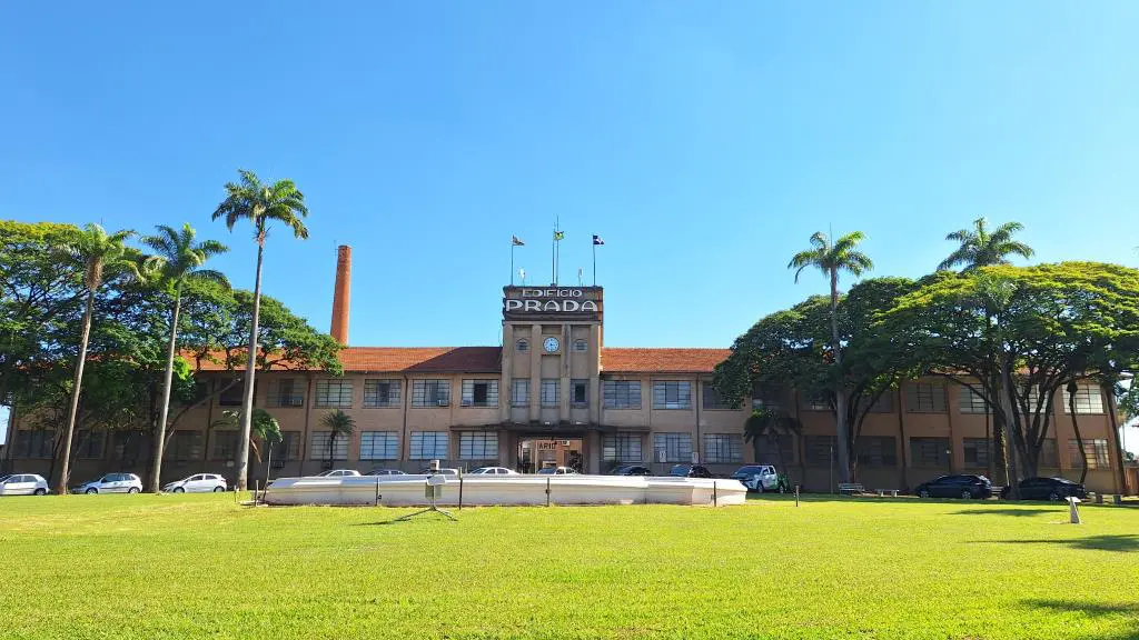 Programa busca proporcionar experiência prática e qualificação profissional aos estudantes