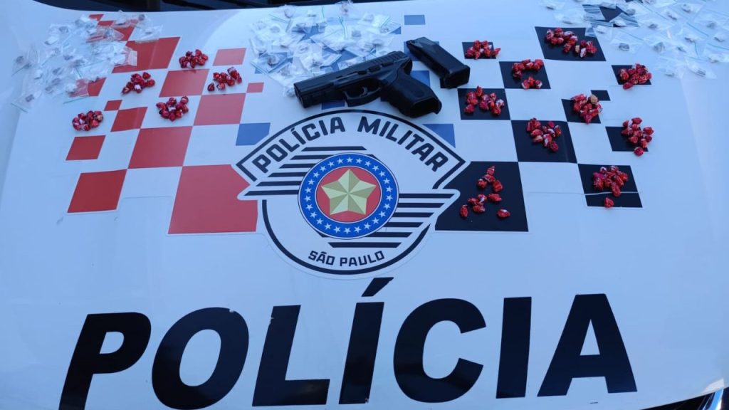 Adolescente é apreendido com drogas e simulacro no Jd. Odécio Degan, em Limeira (2)