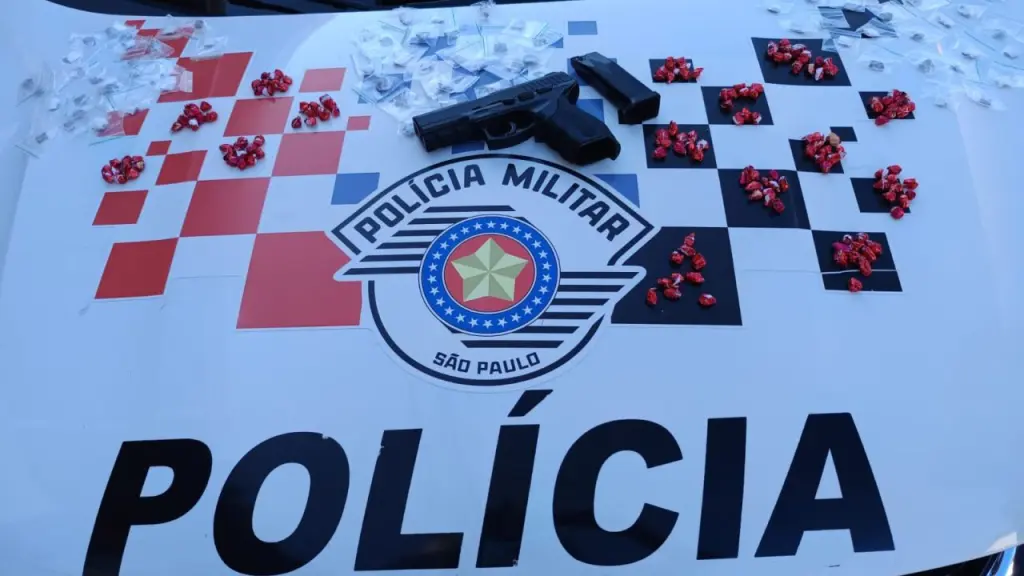 Adolescente é apreendido com drogas e simulacro no Jd. Odécio Degan, em Limeira (2)
