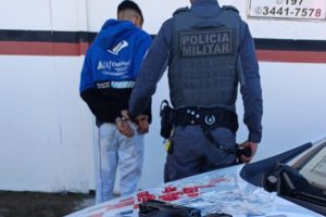 Adolescente é apreendido com drogas e simulacro no Jd. Odécio Degan, em Limeira