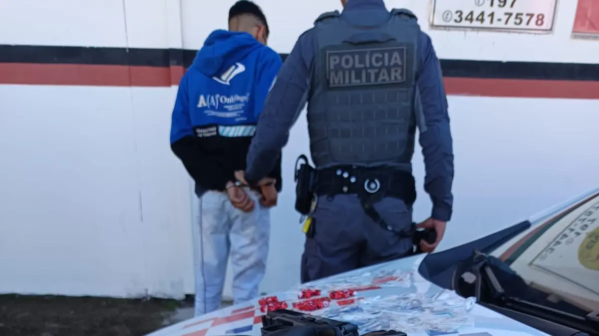 Adolescente é apreendido com drogas e simulacro no Jd. Odécio Degan, em Limeira