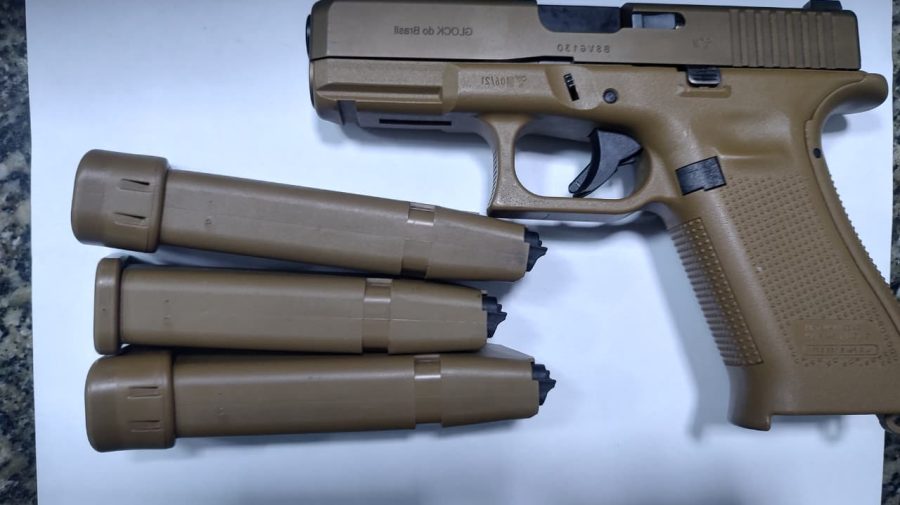 Arma é apreendida durante briga em família