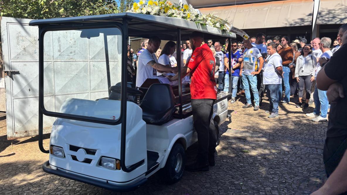 Comoção marca despedida de Renan Toquini