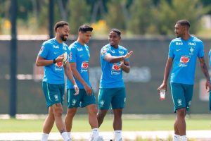 Debaixo de muito calor, Brasil segue preparação para encarar Noruega
