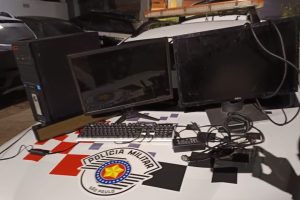 Equipamentos eletrônicos são apreendidos com homem