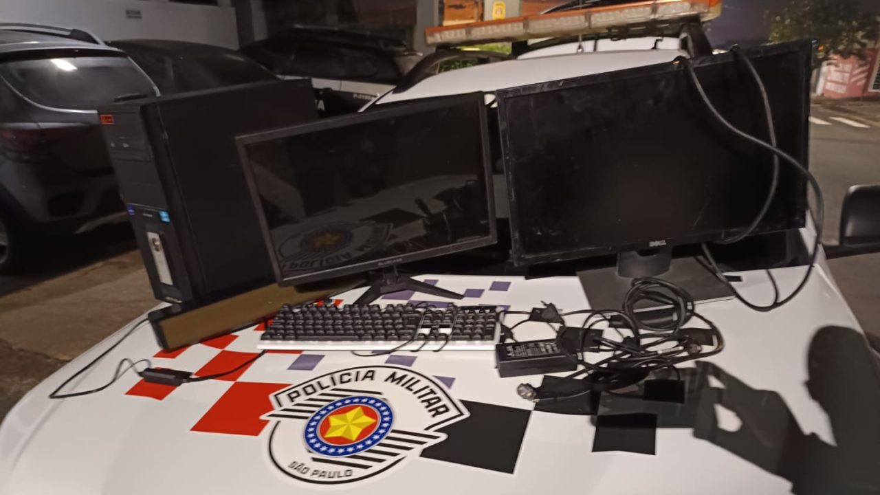 Equipamentos eletrônicos são apreendidos com homem