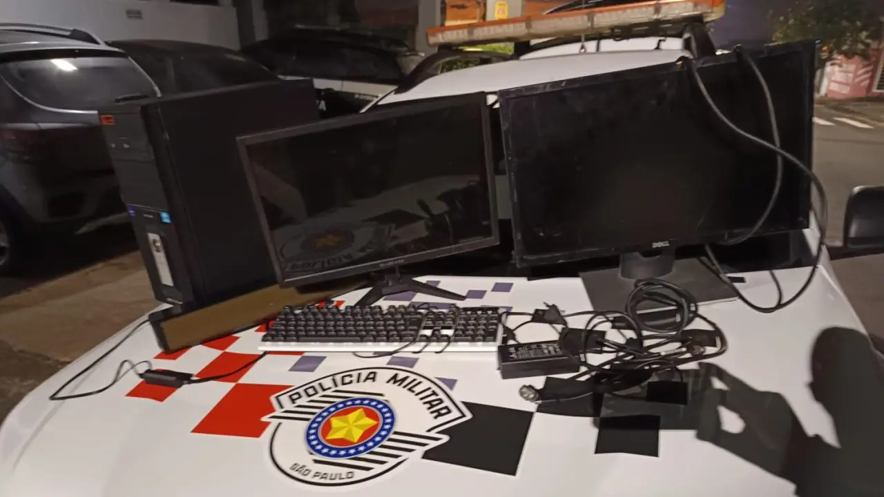 Equipamentos eletrônicos são apreendidos com homem