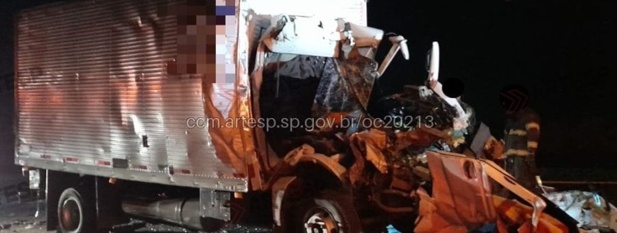 Grave acidente deixa motorista ferido na Rodovia dos Bandeirantes, em Limeira
