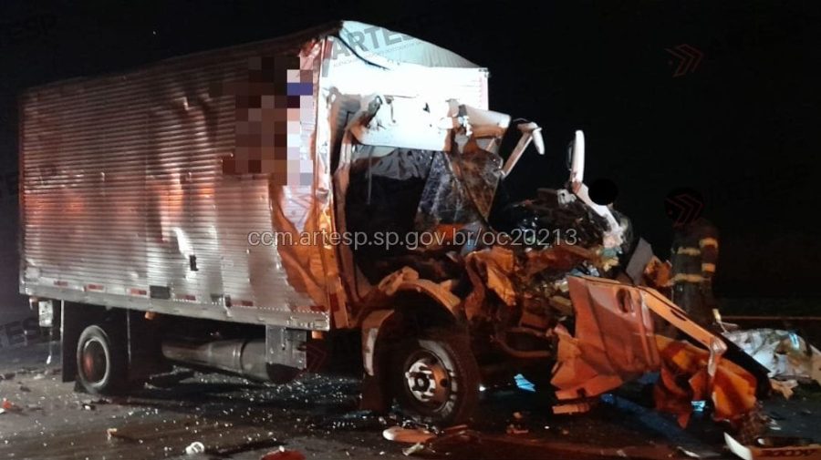 Grave acidente deixa motorista ferido na Rodovia dos Bandeirantes, em Limeira