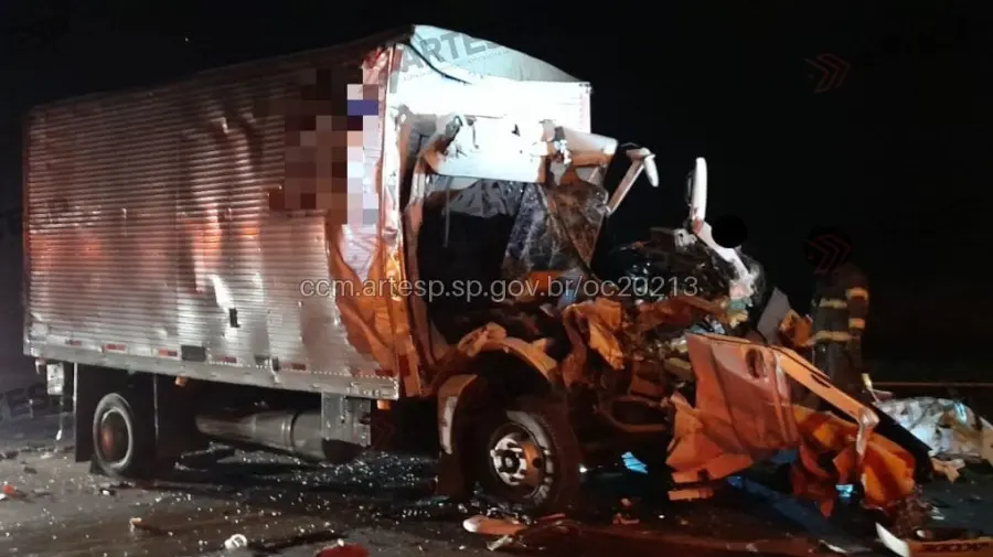 Grave acidente deixa motorista ferido na Rodovia dos Bandeirantes, em Limeira