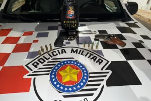 Homem é preso após polícia apreender revólver