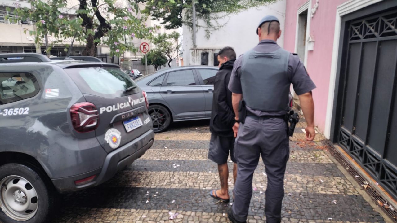 Homem é preso por suspeita de tráfico de drogas próximo a quadra esportiva em Limeira (2)
