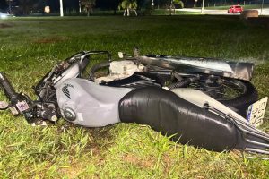 Homem morre após bater moto contra placa de sinalização no Anel Viário