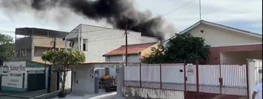 Incêndio em fábrica de brinquedos de Limeira mobiliza bombeiros