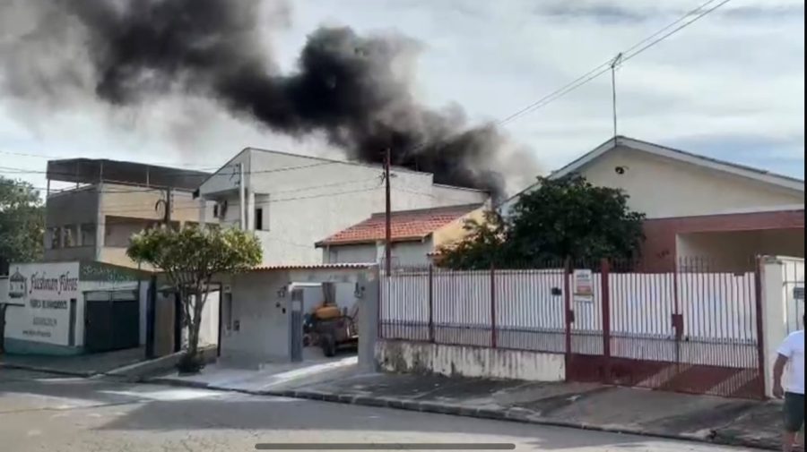 Incêndio em fábrica de brinquedos de Limeira mobiliza bombeiros