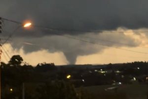 Morador registra forte tornado no Rio Grande do Sul