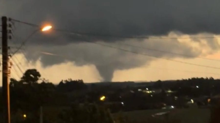 Morador registra forte tornado no Rio Grande do Sul