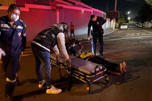 Motociclista é atingido