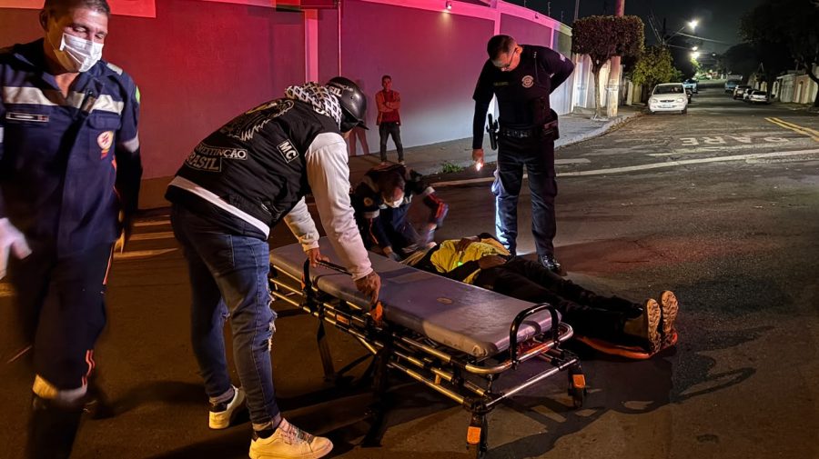 Motociclista é atingido