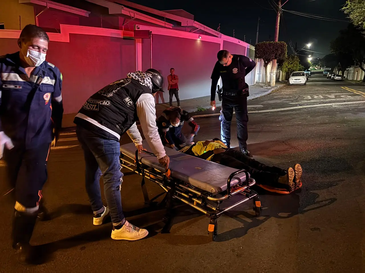 Motociclista é atingido
